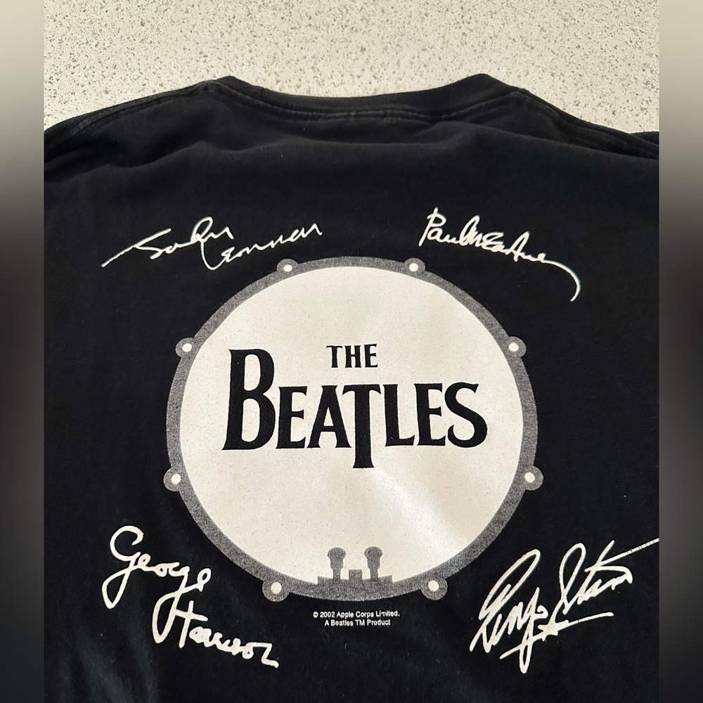 2005~Vintage “ The Beatles” Black Band T-shirt size XL